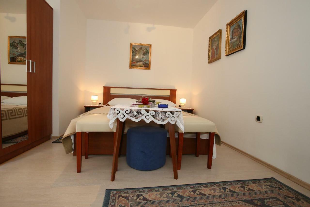 Rooms & Apartment Albina Baska  Bagian luar foto