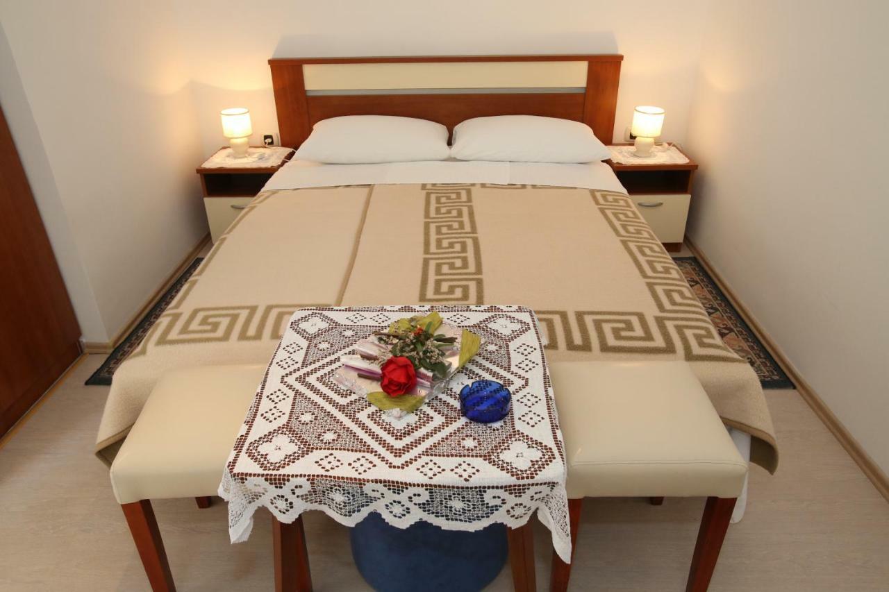 Rooms & Apartment Albina Baska  Bagian luar foto