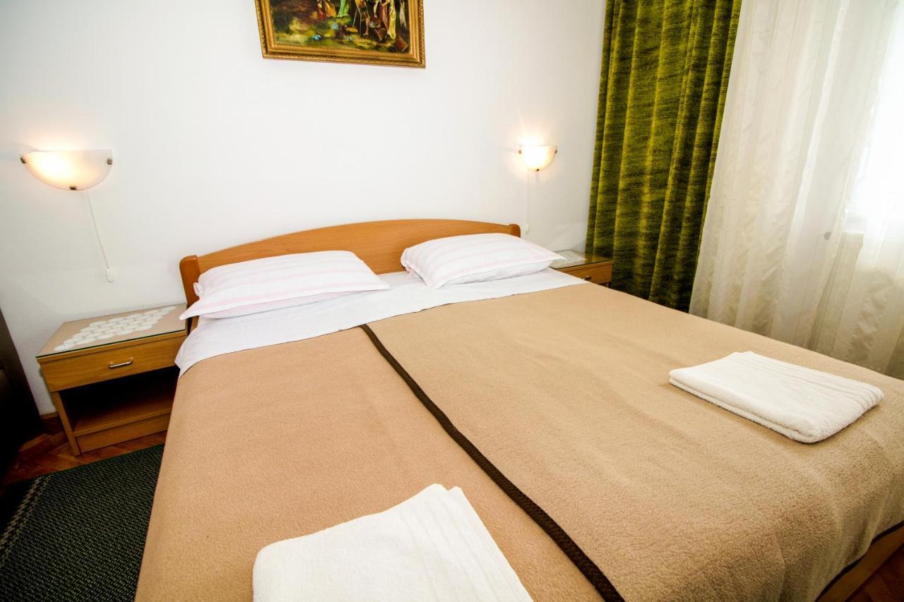 Rooms & Apartment Albina Baska  Bagian luar foto