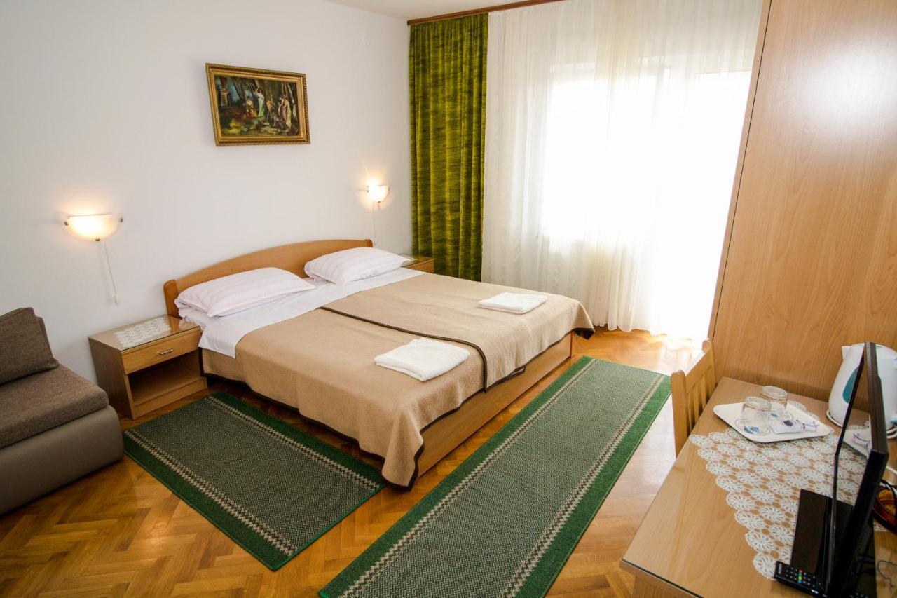 Rooms & Apartment Albina Baska  Bagian luar foto