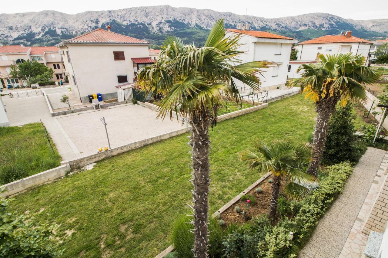 Rooms & Apartment Albina Baska  Bagian luar foto