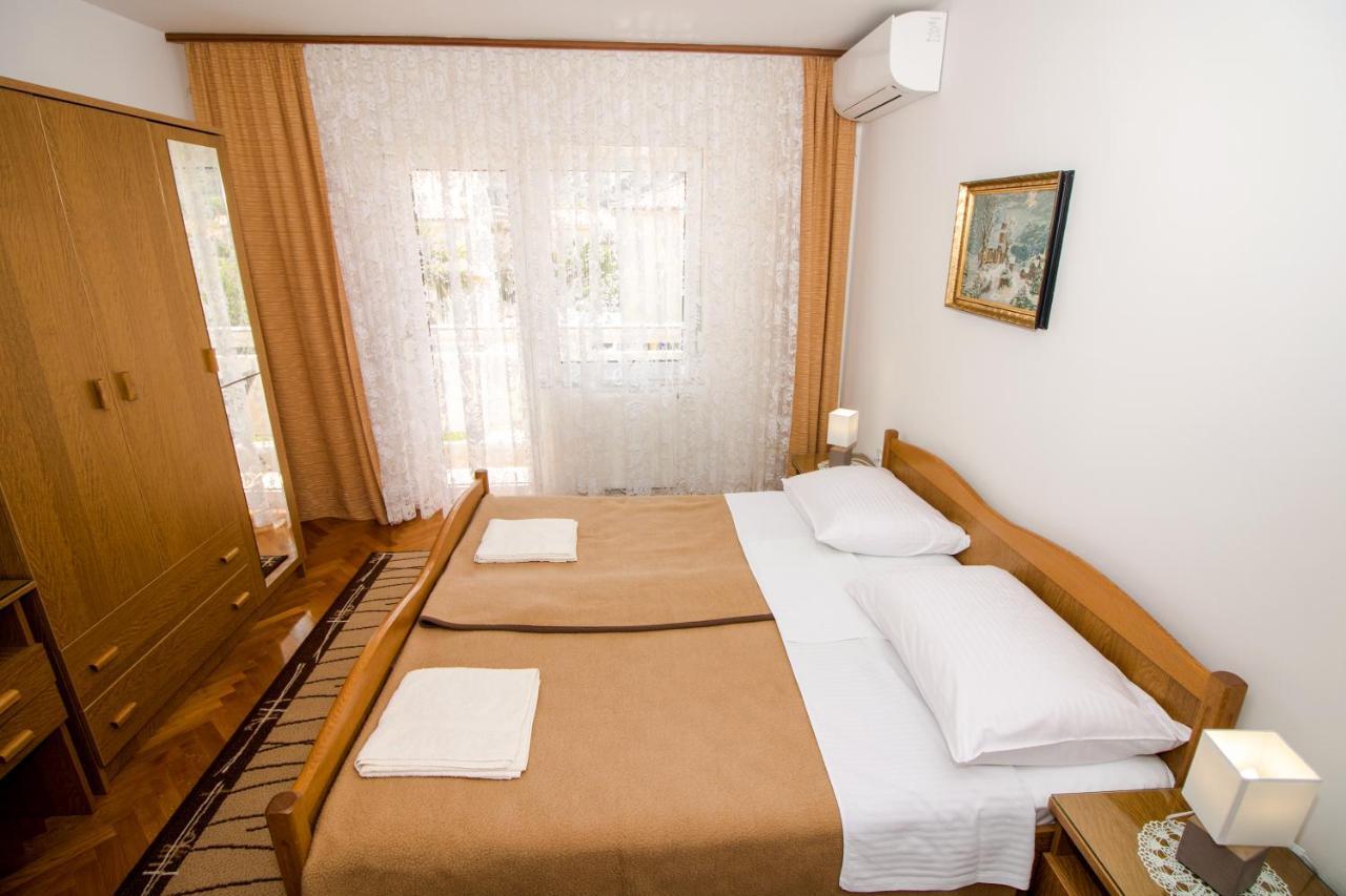 Rooms & Apartment Albina Baska  Bagian luar foto