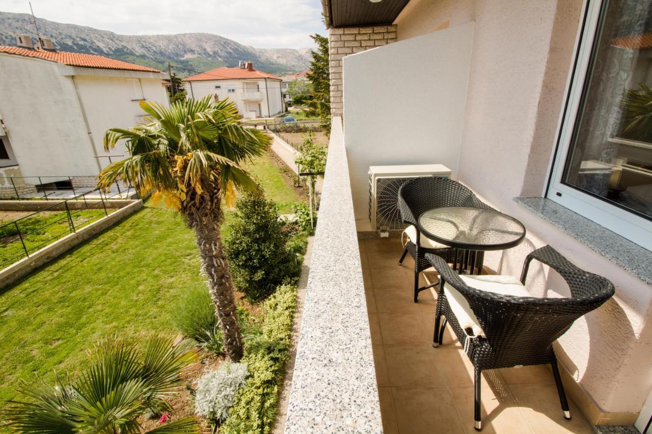 Rooms & Apartment Albina Baska  Bagian luar foto