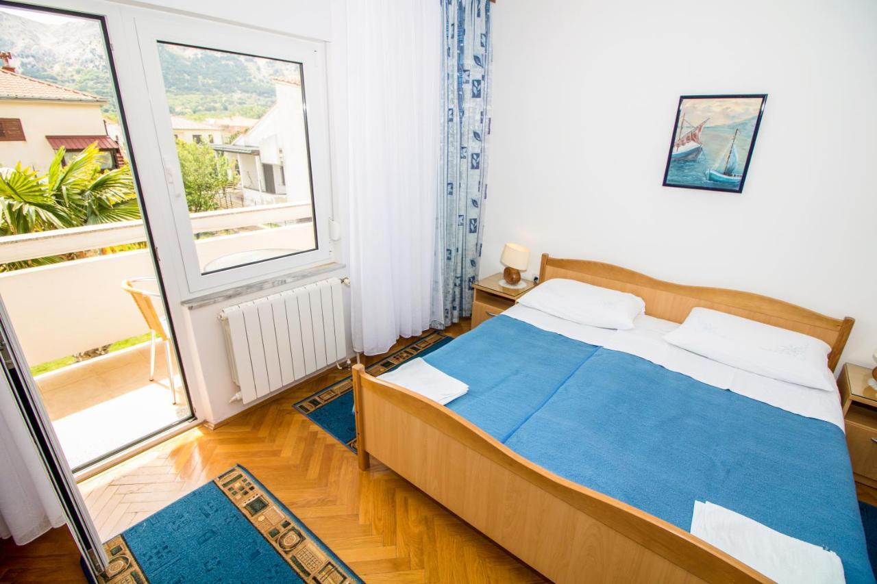 Rooms & Apartment Albina Baska  Bagian luar foto