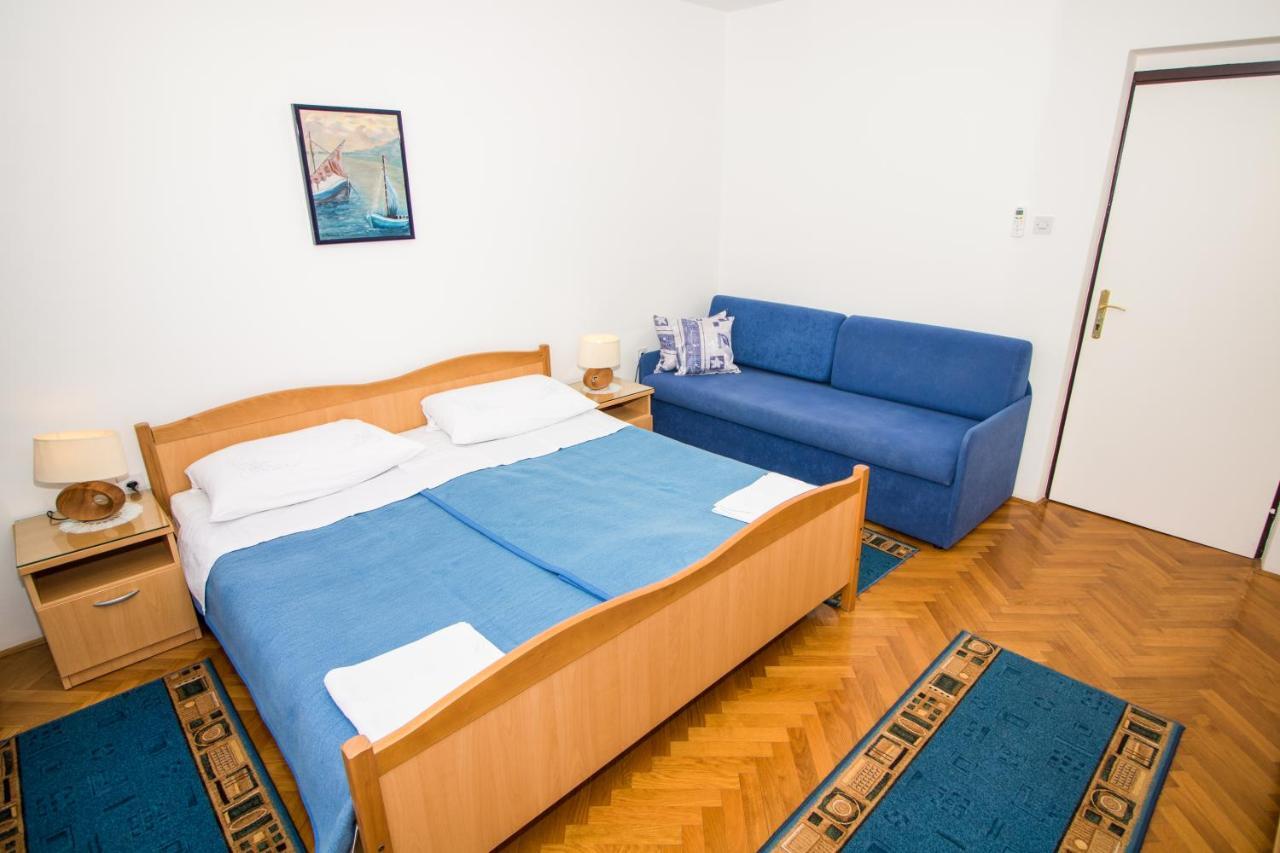 Rooms & Apartment Albina Baska  Bagian luar foto