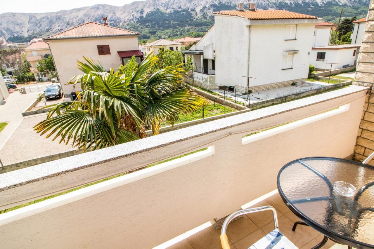 Rooms & Apartment Albina Baska  Bagian luar foto