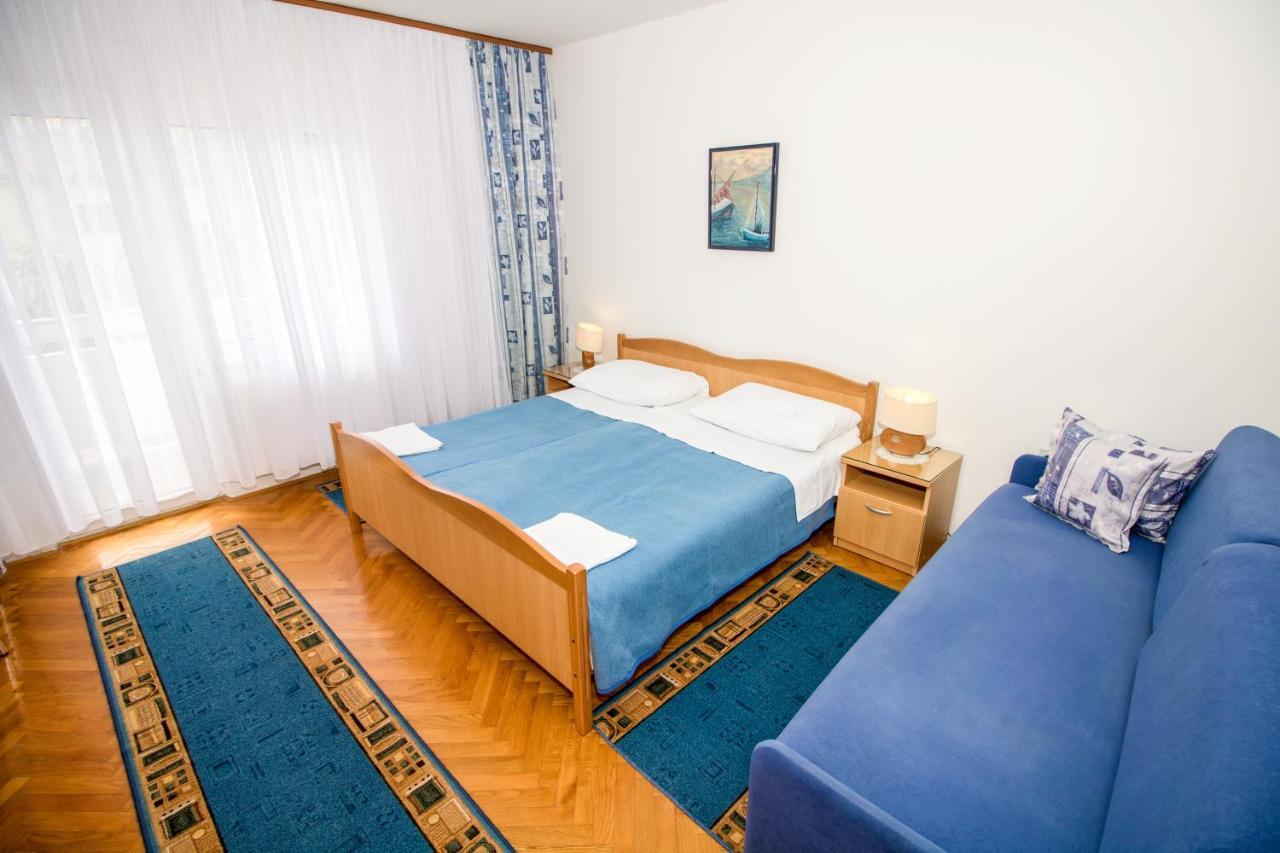 Rooms & Apartment Albina Baska  Bagian luar foto