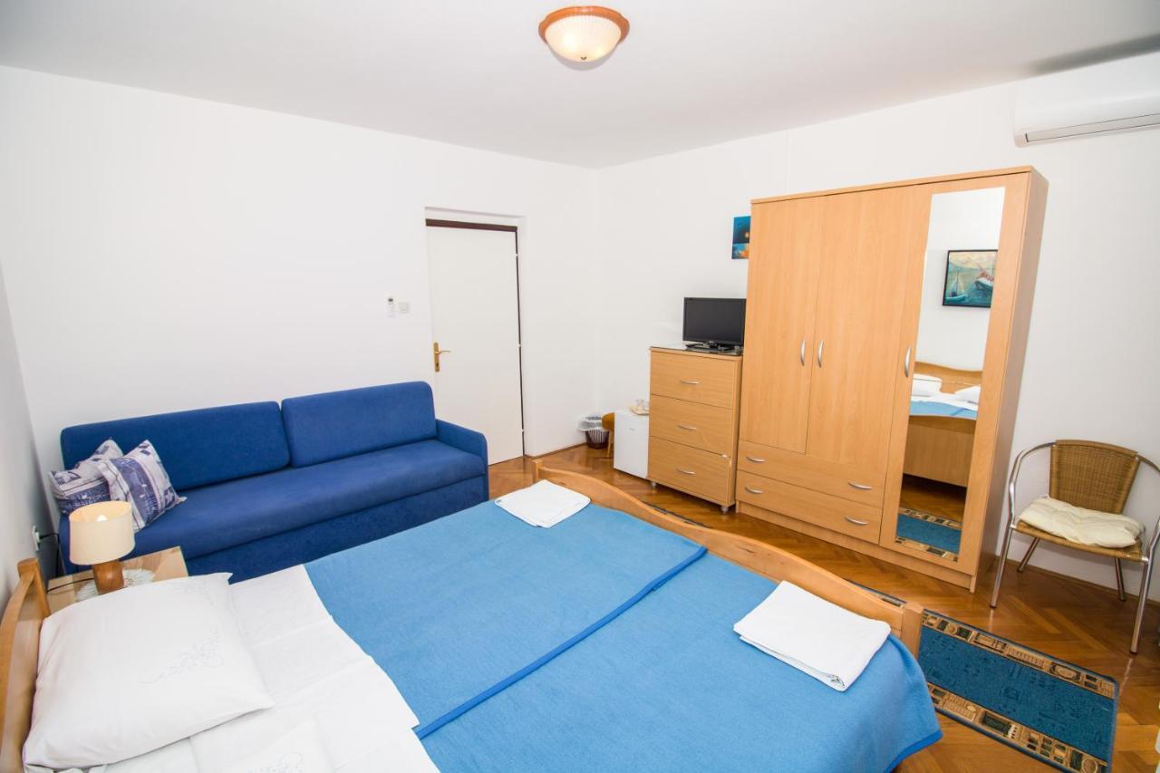 Rooms & Apartment Albina Baska  Bagian luar foto