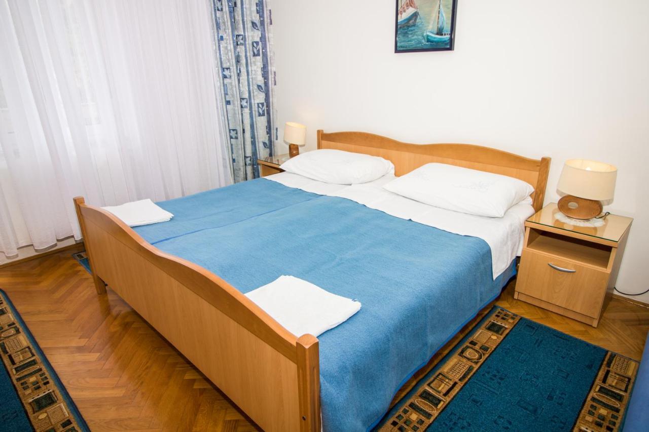 Rooms & Apartment Albina Baska  Bagian luar foto