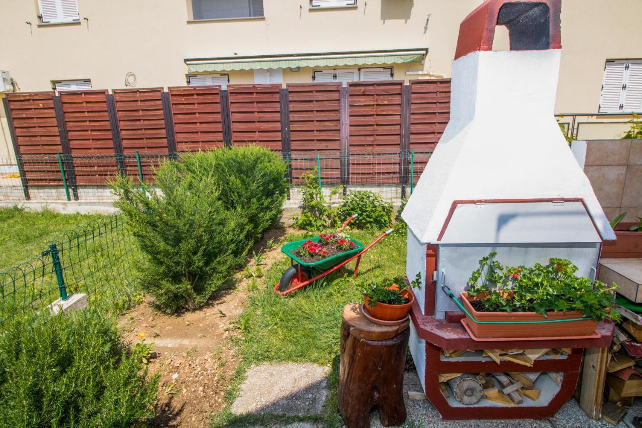 Rooms & Apartment Albina Baska  Bagian luar foto