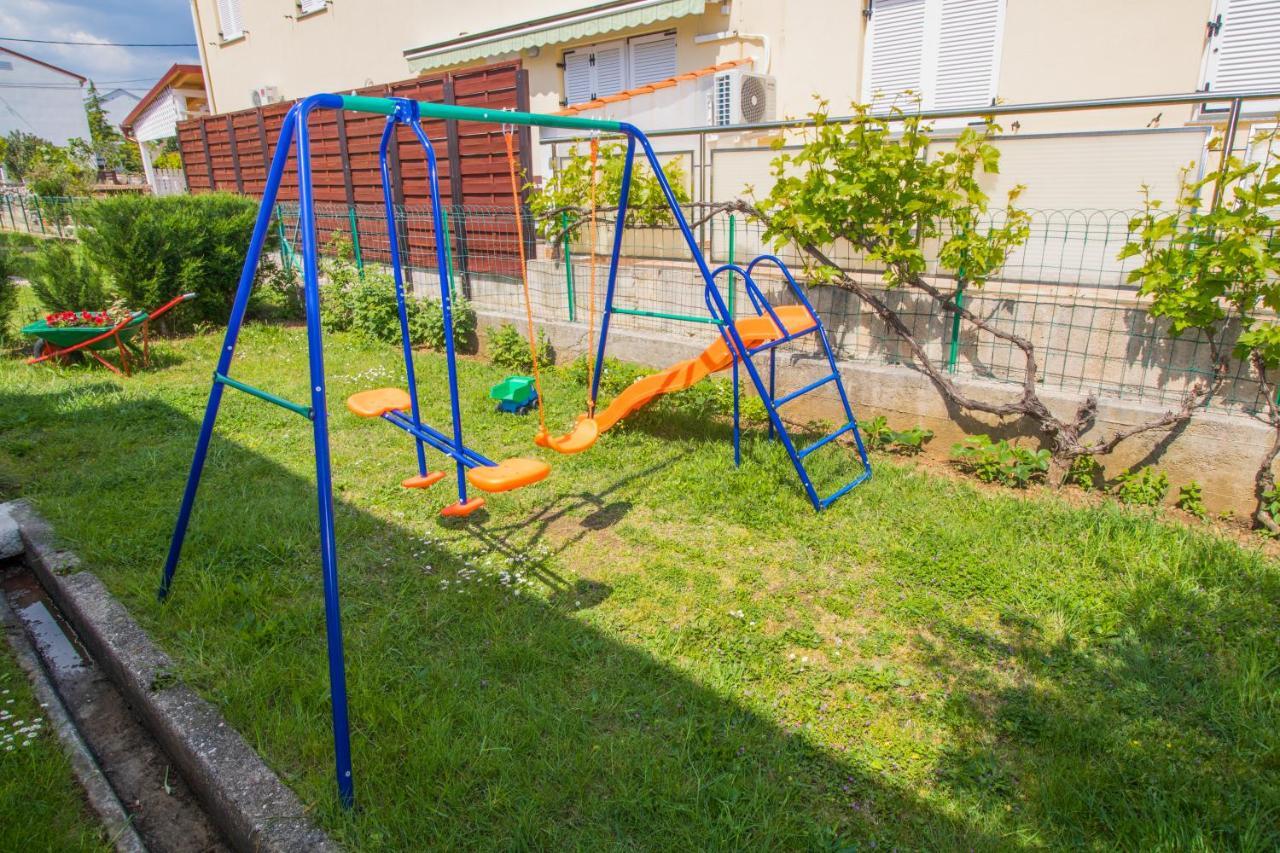 Rooms & Apartment Albina Baska  Bagian luar foto