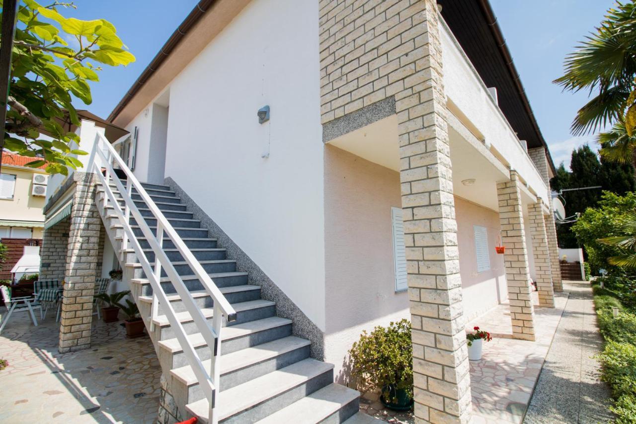 Rooms & Apartment Albina Baska  Bagian luar foto
